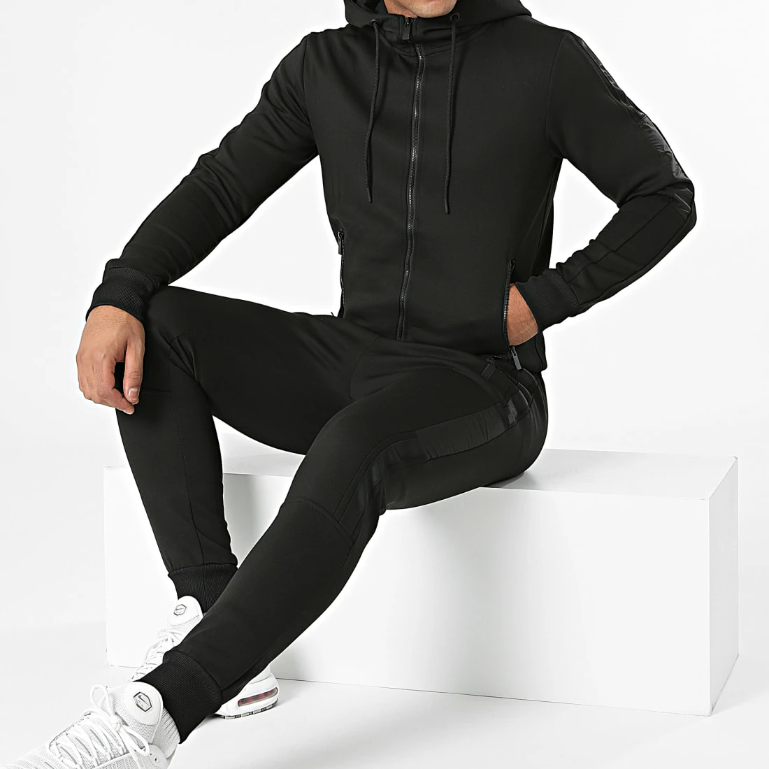 Offres ✨ Ensemble De Survêtement A Bandes TX-677 Noir de Zayne Paris ⭐ 1 Offres ✨ Ensemble De Survêtement A Bandes TX-677 Noir de Zayne Paris ⭐