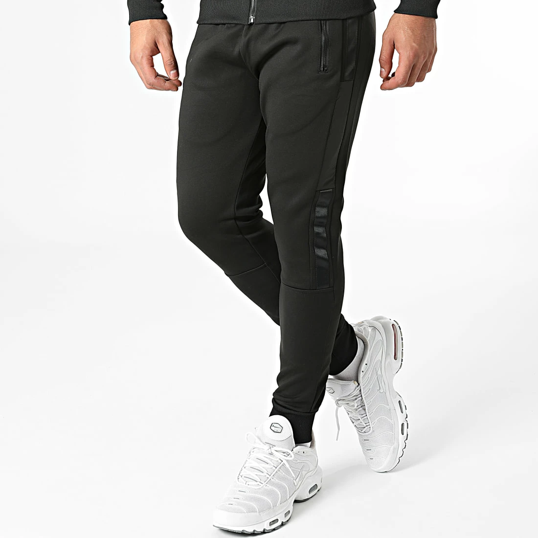 Offres ✨ Ensemble De Survêtement A Bandes TX-677 Noir de Zayne Paris ⭐ 4 Offres ✨ Ensemble De Survêtement A Bandes TX-677 Noir de Zayne Paris ⭐ – Image 4