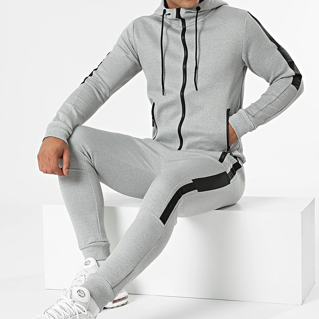 Budget ❤️ Ensemble De Survêtement A Bandes TX-677-1 Gris Anthracite de Zayne Paris 😍 1 Budget ❤️ Ensemble De Survêtement A Bandes TX-677-1 Gris Anthracite de Zayne Paris 😍