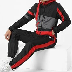 Remise 🔔 Ensemble De Survetement A Bandes TX-724 Noir Gris Rouge de Zayne Paris ✨