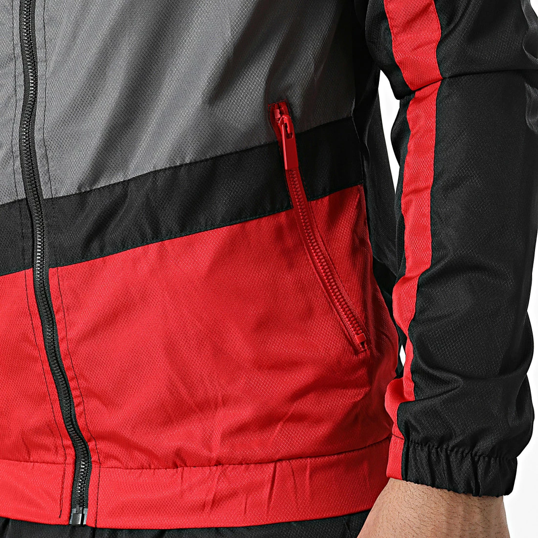 Remise 🔔 Ensemble De Survetement A Bandes TX-724 Noir Gris Rouge de Zayne Paris ✨ 2 Remise 🔔 Ensemble De Survetement A Bandes TX-724 Noir Gris Rouge de Zayne Paris ✨ – Image 2