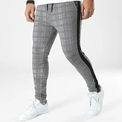 Promo ⌛ Pantalon A Carreaux Et Bandes TX-664 Gris de Zayne Paris 🧨
