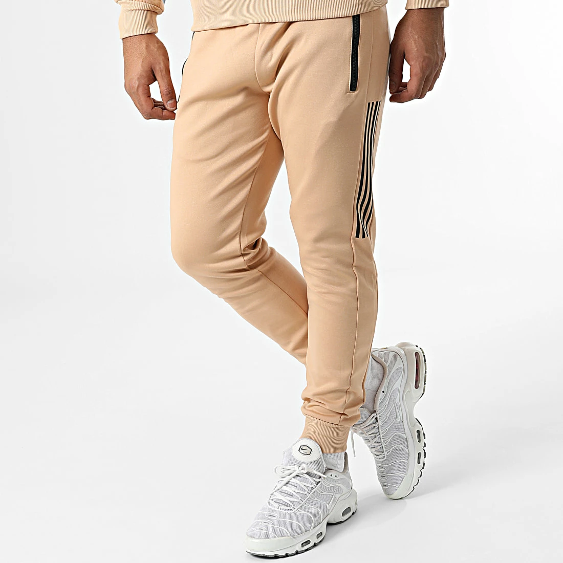 Nouveau 👏 Ensemble Veste Zippée Et Pantalon Jogging A Bandes E320 Beige de Zayne Paris ❤️ 4 Nouveau 👏 Ensemble Veste Zippée Et Pantalon Jogging A Bandes E320 Beige de Zayne Paris ❤️ – Image 4
