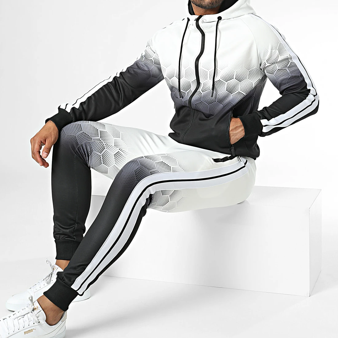 Le moins cher 💯 Ensemble De Survêtement Dégradé A Bandes E284 Blanc Noir de Zayne Paris 🔥 1 Le moins cher 💯 Ensemble De Survêtement Dégradé A Bandes E284 Blanc Noir de Zayne Paris 🔥