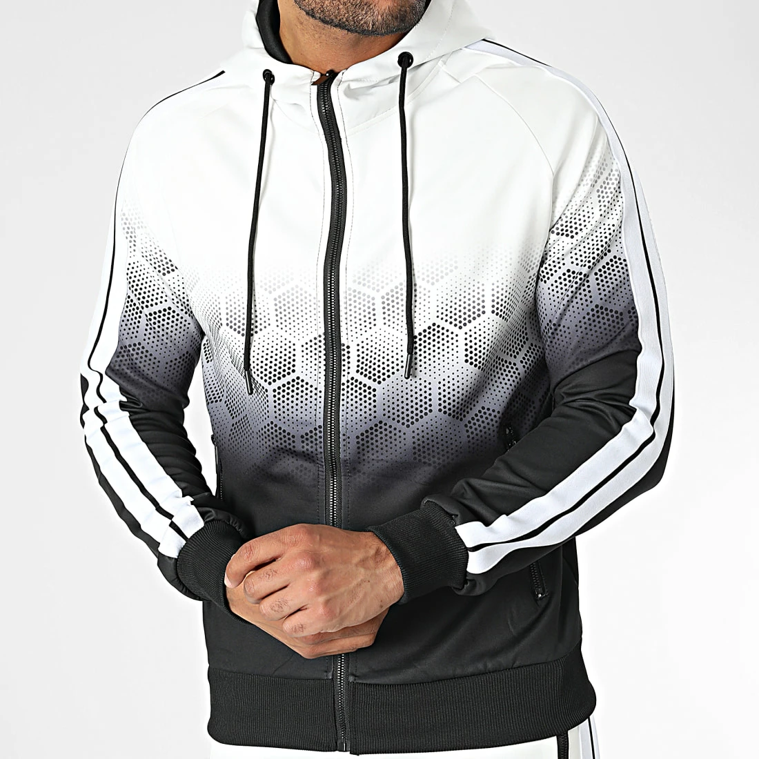 Le moins cher 💯 Ensemble De Survêtement Dégradé A Bandes E284 Blanc Noir de Zayne Paris 🔥 3 Le moins cher 💯 Ensemble De Survêtement Dégradé A Bandes E284 Blanc Noir de Zayne Paris 🔥 – Image 3
